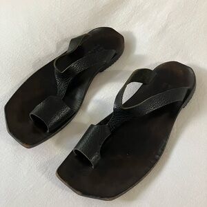 Cydwoq black toe ring flat sandals 37.5